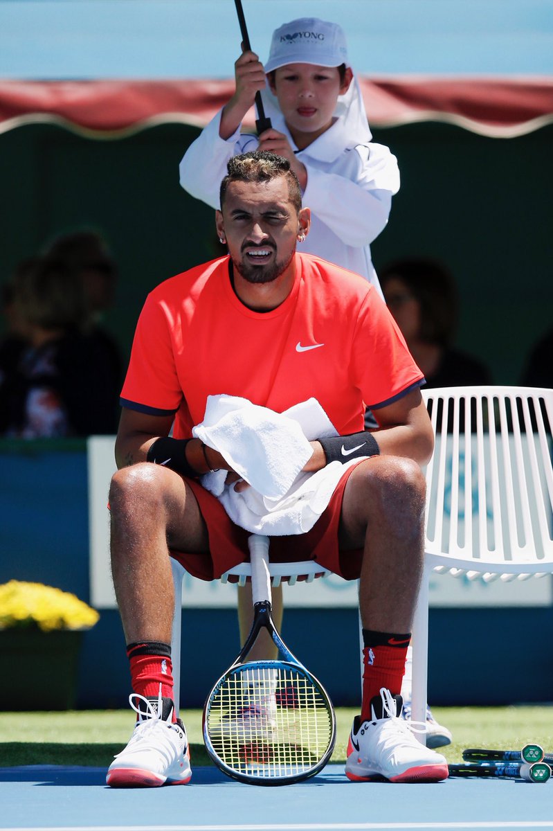 nikecourt zoom vapor x kyrie 5