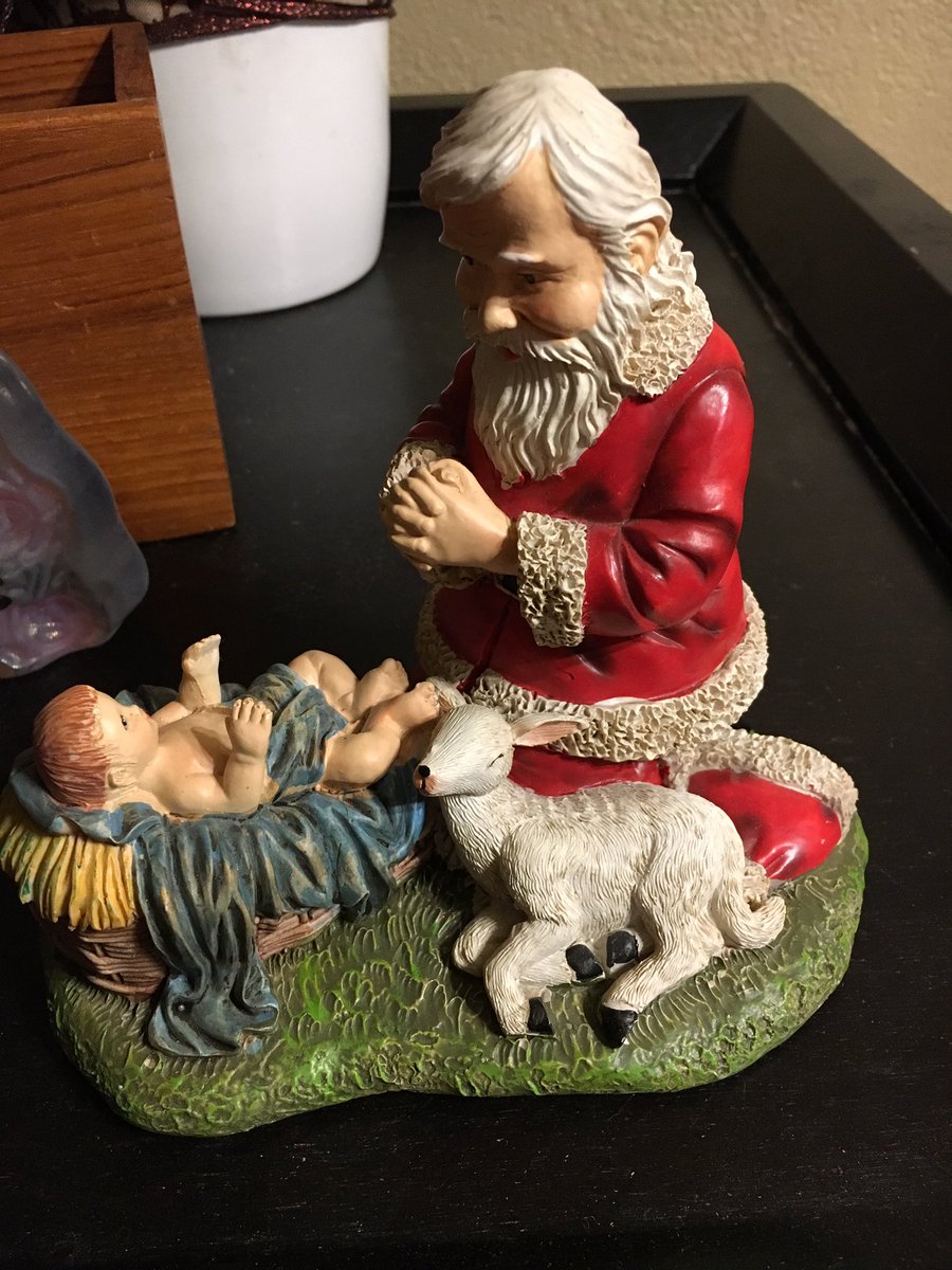 awkreligious's tweet photo. “Thanks for visiting me Santa….but where are my presents?” https://t.co/XQeJ4j9Fyu