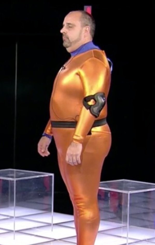 anaaaa_02's tweet image. Creo que por primera vez en toda mi vida, un personaje ficticio es real. Julio Ruz es Gru Mi villano favorito  #GHDÚOGala2