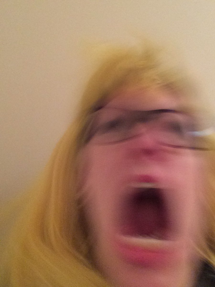 AlieSKIES's tweet photo. listening to first mixes like... 💛🤘 @HiddnTrckStdios @jerichoskies #skiesbanduk #firstmixes https://t.co/VQOqjFFx5y