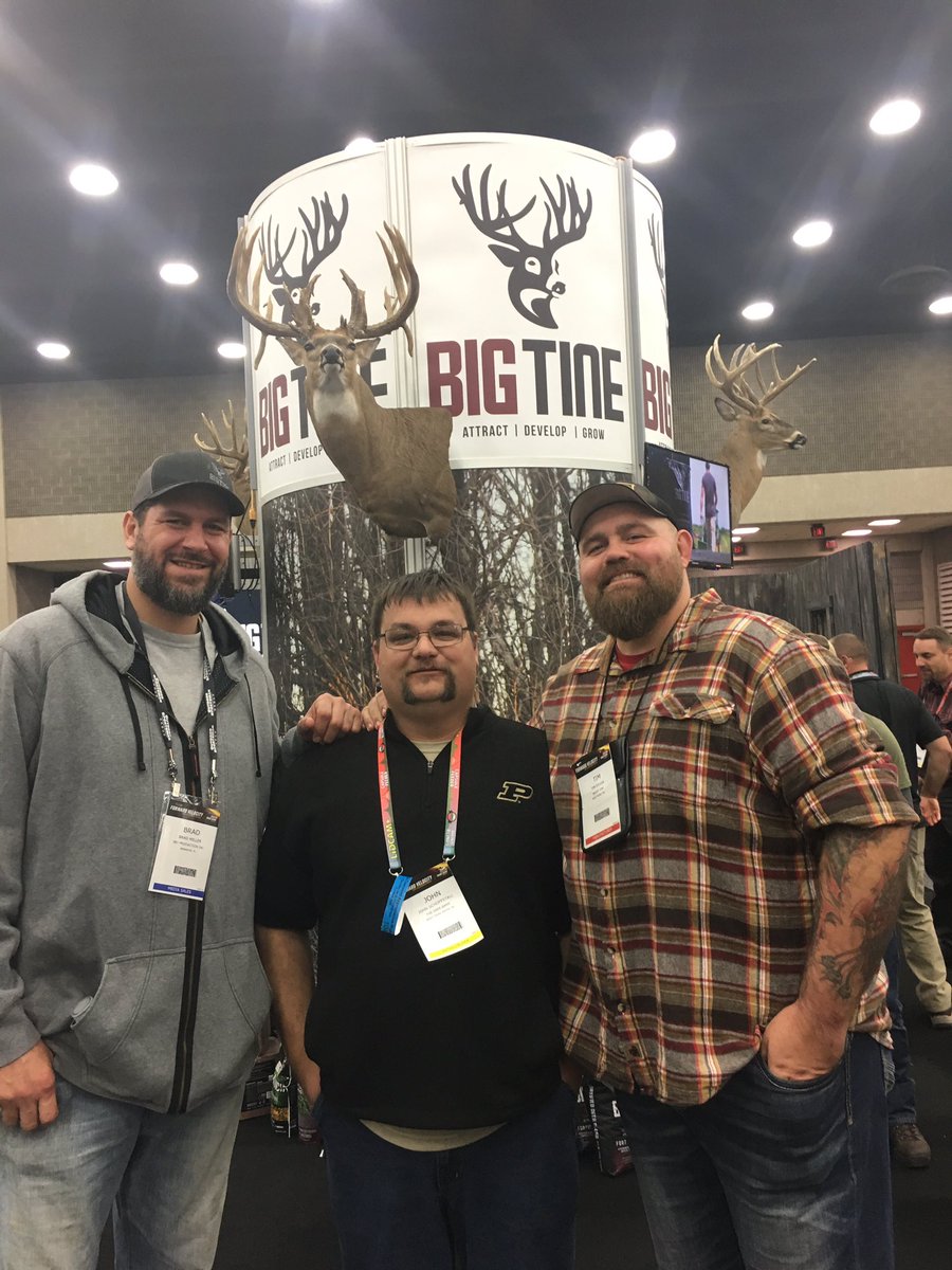 thedeerbarn's tweet photo. I’m normally one of the bigger guys in a group but these two make me feel small. @thedeerbarn  @big_tiner @CBO_2013 @timsilva #healthyherd #wegrowbigrack #ATA2019 https://t.co/dp8UlD2BmV