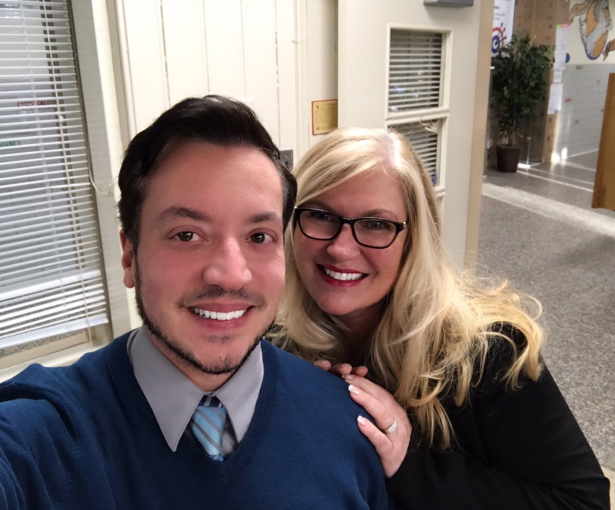 GeorgeCassis's tweet photo. Celebrating “BCPS Blue” Day! @NancyWenzl @GrangeES #TeamBCPS #selfie https://t.co/nqmHrTVmEu