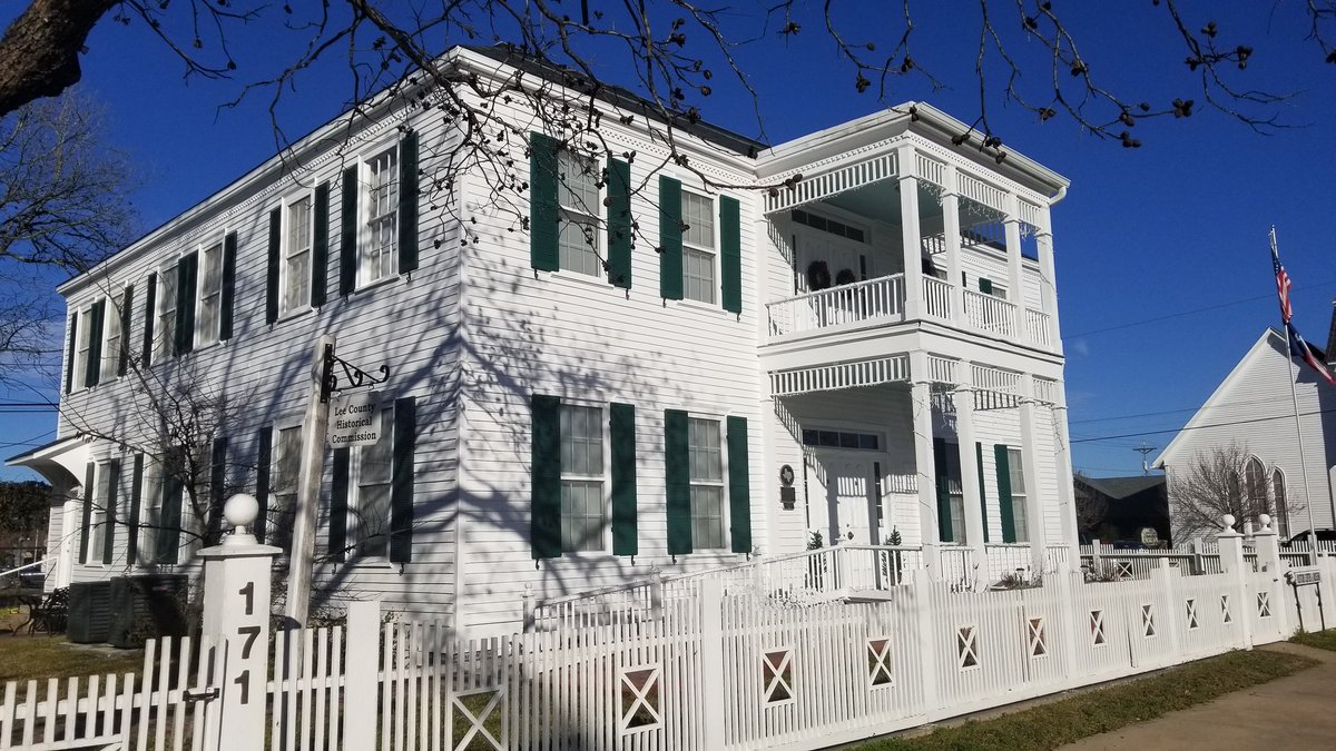 FrankKenny's tweet photo. This is the Giddins Chamber building in Giddings, TX. They run a museum out of it.
Amazing.
#chamber #ChamberOfCommerce #FJKontheMove https://t.co/fvqm2iMilm