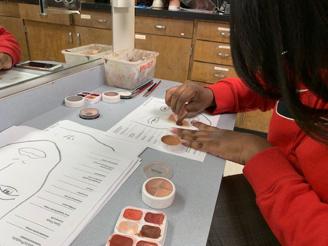 PPPTheatre's tweet image. What you see on stage is just a small part of a production. Junior Gilana Moody is the Makeup Chairman for "Sister Act". She is responsible for developing the look of each character. #getinTheAct #scsartsmatter @SCSNewsroom @GHSRedDevils @SCSK12Unified