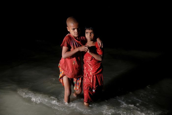 HaikalMansor's tweet photo. A subtle change in heart
has big impact on many lives,
in a world where fear is manufactured
and used to divide people and
destroy families.
#LoveNotHate #Fear #Love
#Solidarity #WithRefuges
#WithRohingya #Rohingya https://t.co/bjEShpx3M3