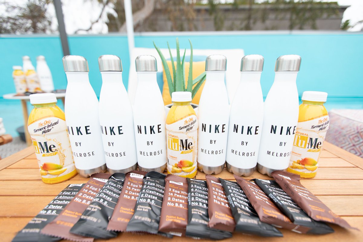 TuMeWater's tweet photo. New Year, New Friends. 👊✨ @NikeLA #nikebymelrose #drinktume https://t.co/ZkczLOKIrw