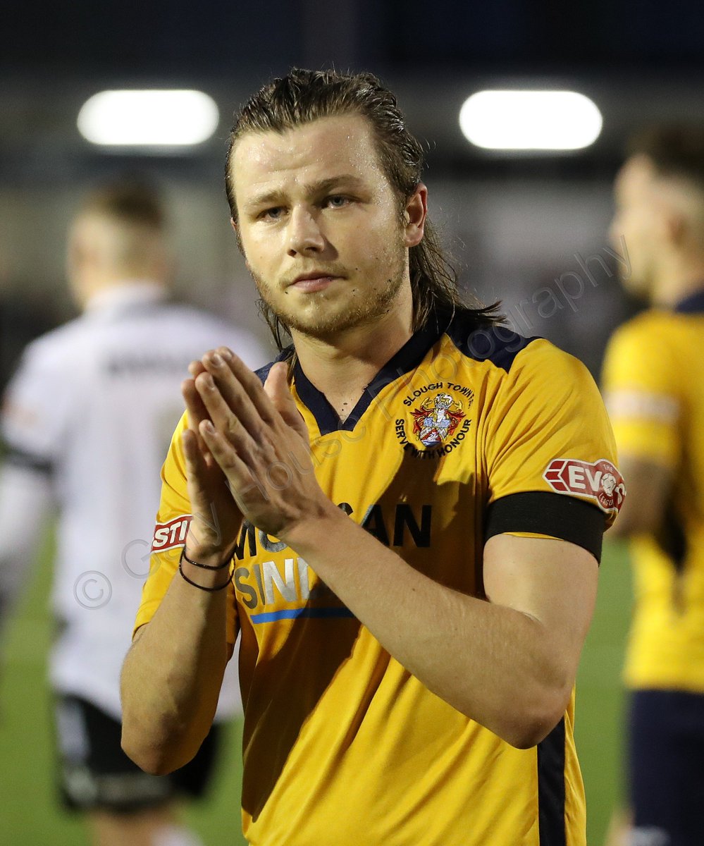 "I am grateful for the opportunity and so happy to be back at a club that has already given me so many great memories - hopefully there will be more to come."

Matthew Lench is a Rebel once more.

Full story: sloughtownfc.net/article/1742/M…

📷: <a href="/GaryHousePhoto/">GaryHousePhotography</a>