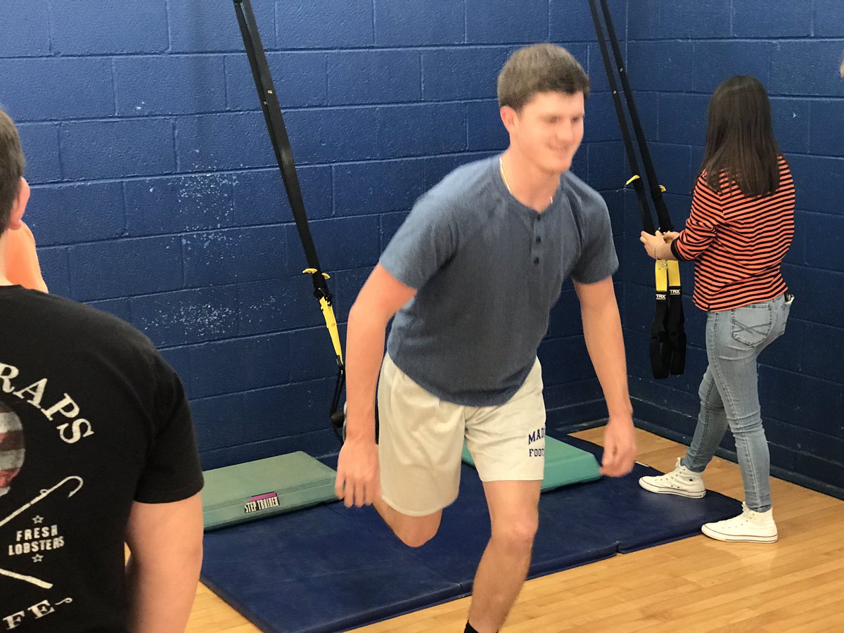 Arrington_PE's tweet image. Ss were using #trx suspension straps as they worked out today. Our #learningobjective was to understand what #compoundmovements were and how they are performed @vahperd @MCPSk12 #secphysed #PE #physicaleducation