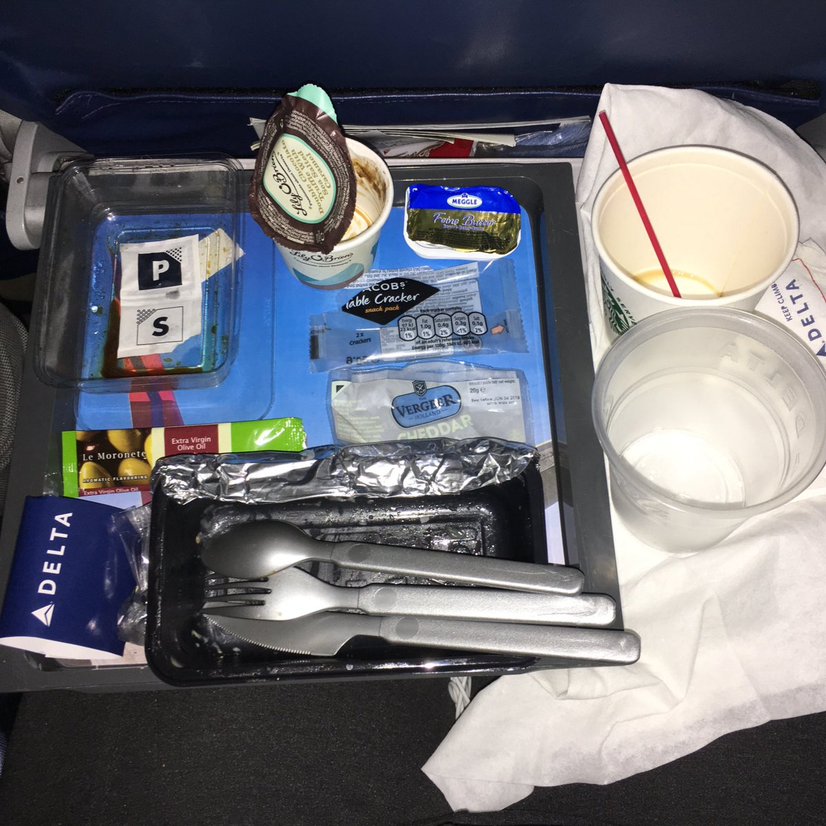 LalaEatsLocal's tweet photo. This year I aim to be more conscious of the waste my consumption creates. This photo was taken after 1 of 2 meals on a long haul flight and, in this case, it was impossible for me to reject the single-use plastics #dailywaste #gogreen2019 https://t.co/6UFWHwZBXm