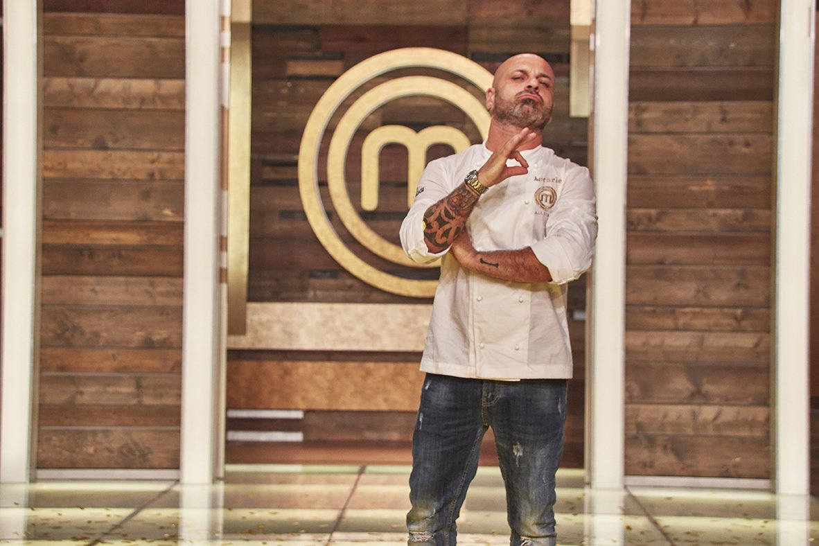 MusicTvOfficial's tweet photo. #MicheleCannistraro è il vincitore di #MasterChefAllStars🍴40 anni, dalla provincia di Milano, #IlCannibale ha battuto #RubinaRovini e #SimoneFinetti nella finalissima del #cookingshow
📸 Ph. Cr. SKY https://t.co/LfmOo94zHJ