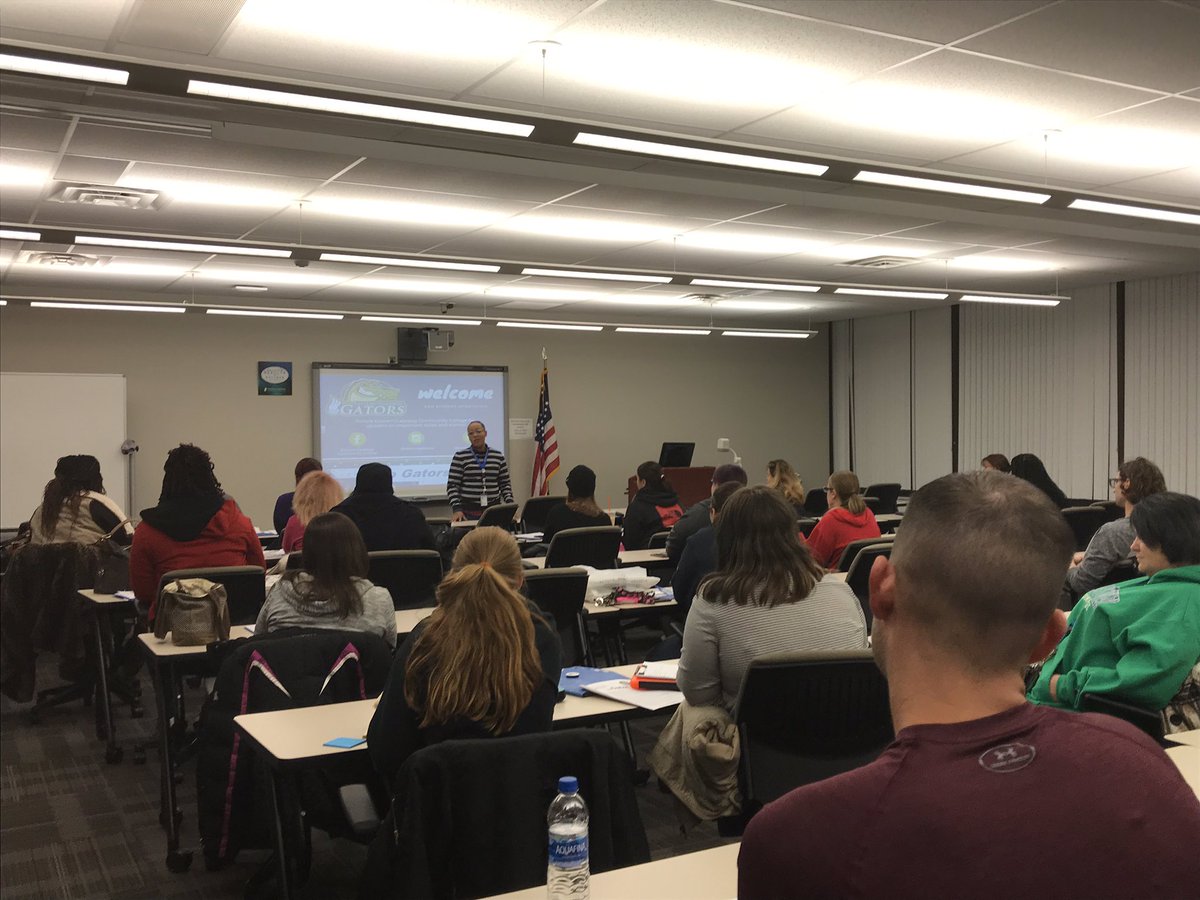 EasternGateway's tweet image. Student Ambassador Sheena talks to the new students at Spring New Student Orientation at the #Youngstown Campus, giving them insight into the student experience at EGCC. 🐊