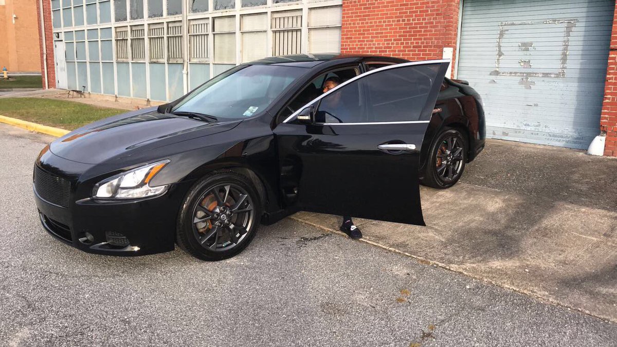 CLA_33's tweet photo. @thvtgirlstvcy What’s good with you guys hope all is well and Happy News Years I’m Cedric but everyone call me Ced if you looking for a good car 🚙 wash 🧽 give me call for the Superior Shine car wash and detailing here are few pics from a couple of customers last semester “Get your Shine on”✨ https://t.co/GBtvfwtNLt