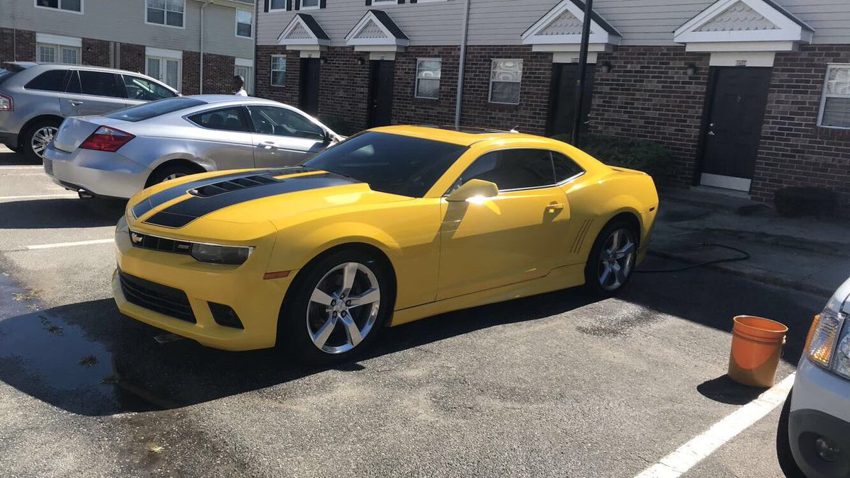 CLA_33's tweet photo. @thvtgirlstvcy What’s good with you guys hope all is well and Happy News Years I’m Cedric but everyone call me Ced if you looking for a good car 🚙 wash 🧽 give me call for the Superior Shine car wash and detailing here are few pics from a couple of customers last semester “Get your Shine on”✨ https://t.co/GBtvfwtNLt