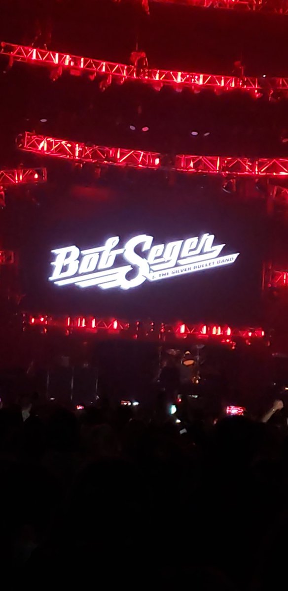 Shanelyn71's tweet photo. What an amazing night!!! https://t.co/j74CS2Fx9r