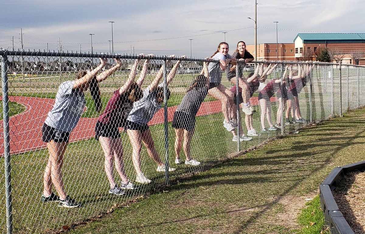 Hang on girls... off season just got started!! 🏐🏃‍♀️ #trackworkout #400sarehard #800sareharder #chloelikes100sthebest #proudcoach