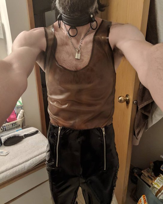 Outfit i wore to a recent local event with my Mistress. i absolutely love #latex i just don't have enough<a href="/tag/latex"class="tags"><span>#latex</span></a>