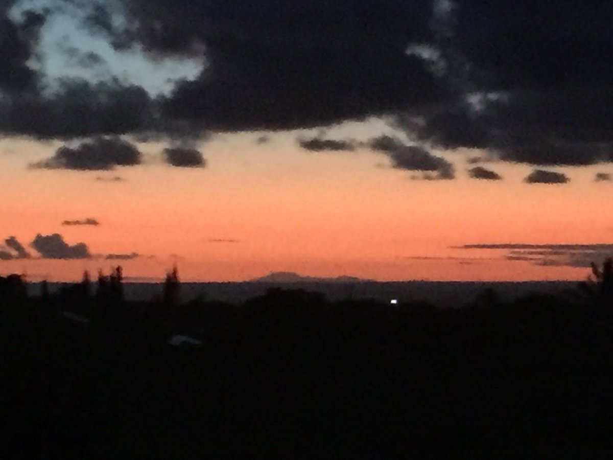 We could see Oahu on the horizon early this morning from #puakea #luckywelivehawaii #lethawaiihappen