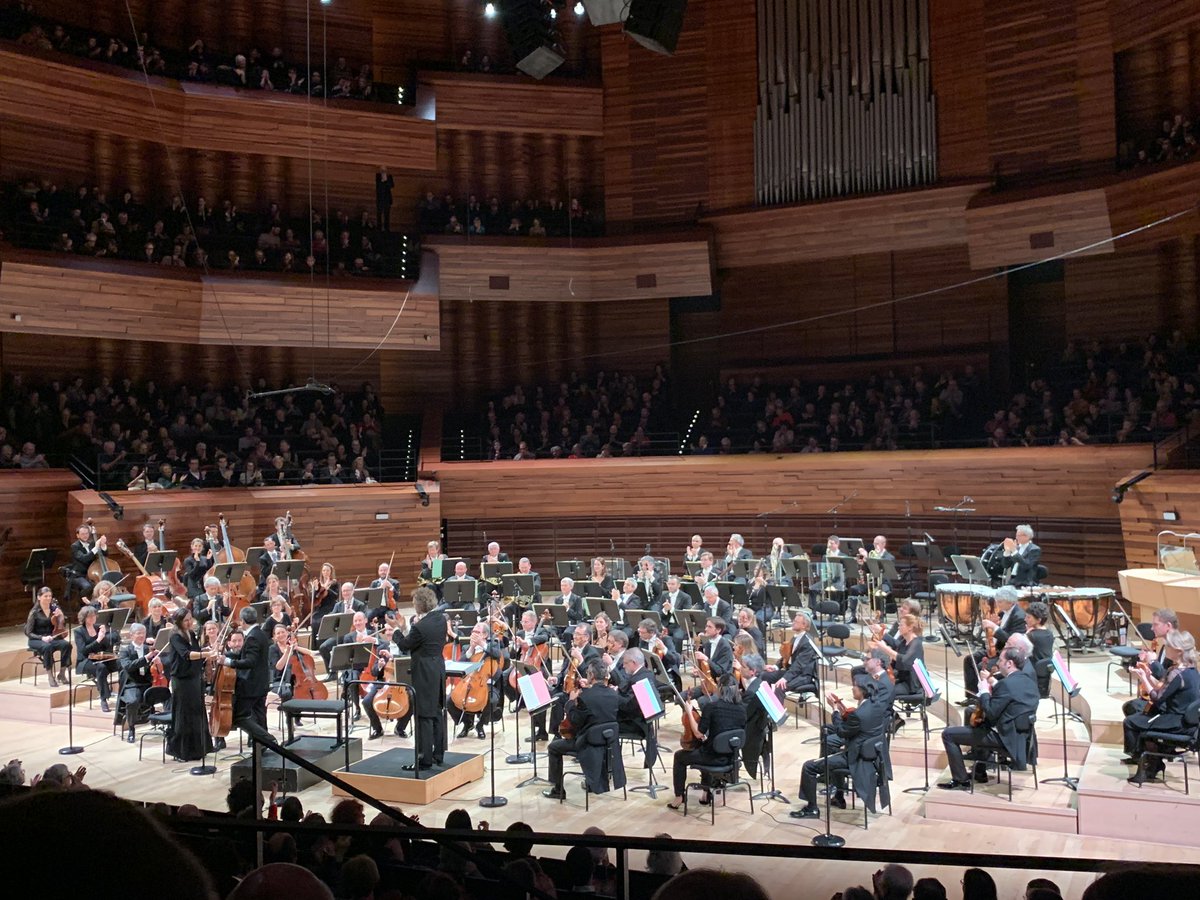 MichelSlama's tweet photo. Beau programme de l’@nationaldefce superbement dirigé par #thomassondergard à @Maisondelaradio : une très lyrique et majestueuse symphonie 5 de #sibelius qui contraste avec une première partie aux œuvres rares plus confidentielles avec le très beau violoncelle de #RaphaelPerraud https://t.co/Pd1NM0xTWt