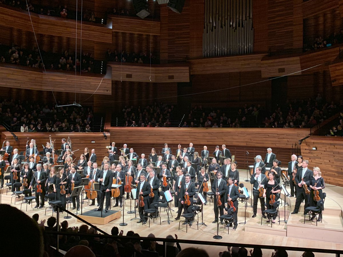 MichelSlama's tweet photo. Beau programme de l’@nationaldefce superbement dirigé par #thomassondergard à @Maisondelaradio : une très lyrique et majestueuse symphonie 5 de #sibelius qui contraste avec une première partie aux œuvres rares plus confidentielles avec le très beau violoncelle de #RaphaelPerraud https://t.co/Pd1NM0xTWt