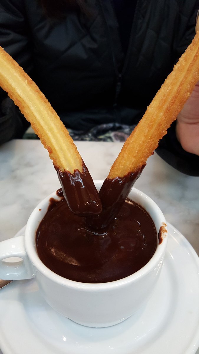 clinton_ho's tweet photo. @jasonmoore Chocolatería San Ginés in Madrid, Spain... Gotta go there Jason. https://t.co/cShay738ux