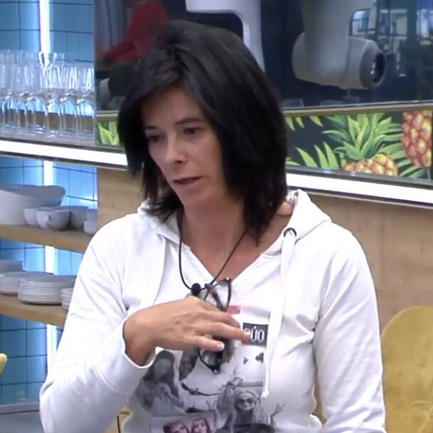 MaguiAVeces's tweet image. Rara no sé, pero que viene de otro planeta es seguro.

#GHDÚOGala2