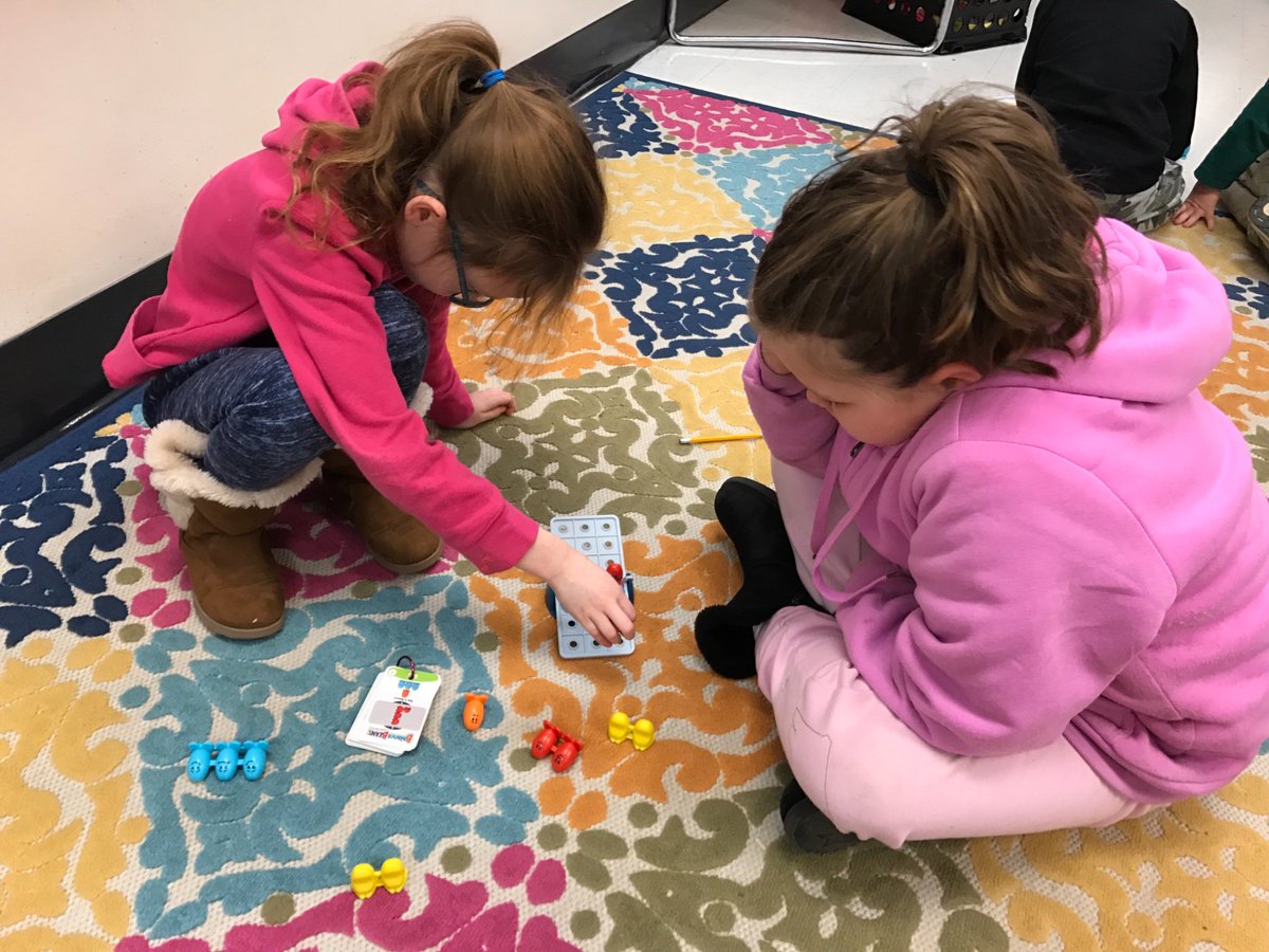 ChristanMartin5's tweet photo. These 3rd graders made so many connections while playing #BalanceBeans! Matter, simple machines, equality, measurement, AND problem solving, all while having FUN! Such great thinkers! @ThinkFun @ccps_gifted @GRESDragons #ITL https://t.co/2BPqMFSSw1