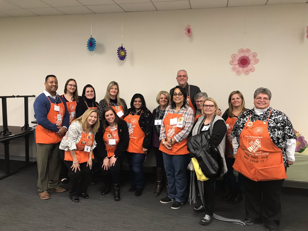 wilkie_cindy's tweet photo. Great day and a Special thank you to the amazing D233 ASDS team and everything you do for our stores! #NJMASDSMTG @JackieGiusti @nyyroro @rosas2821 @AngelCook8 @amyb2713 @hollylizzie @jcrchoke https://t.co/cCgbfNsyno