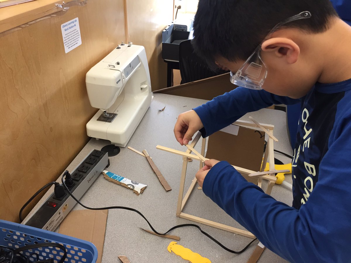 sarafurnival's tweet photo. The international language of making in full swing. Gr. 5 new students to Canada and @wmwtrailblazers bridging language barriers and building friendship through electronics dissection, design and construction. Left the #LibLC with huge smiles!! #makered #ELL #kidslovemaking https://t.co/JoG4xsmSZw
