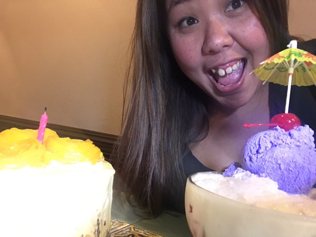 JMaeProductions's tweet image. Kamayan-ing with the bestest friends. #sodamnfull #birthdaycelebrations #jmaefaves #vintage84