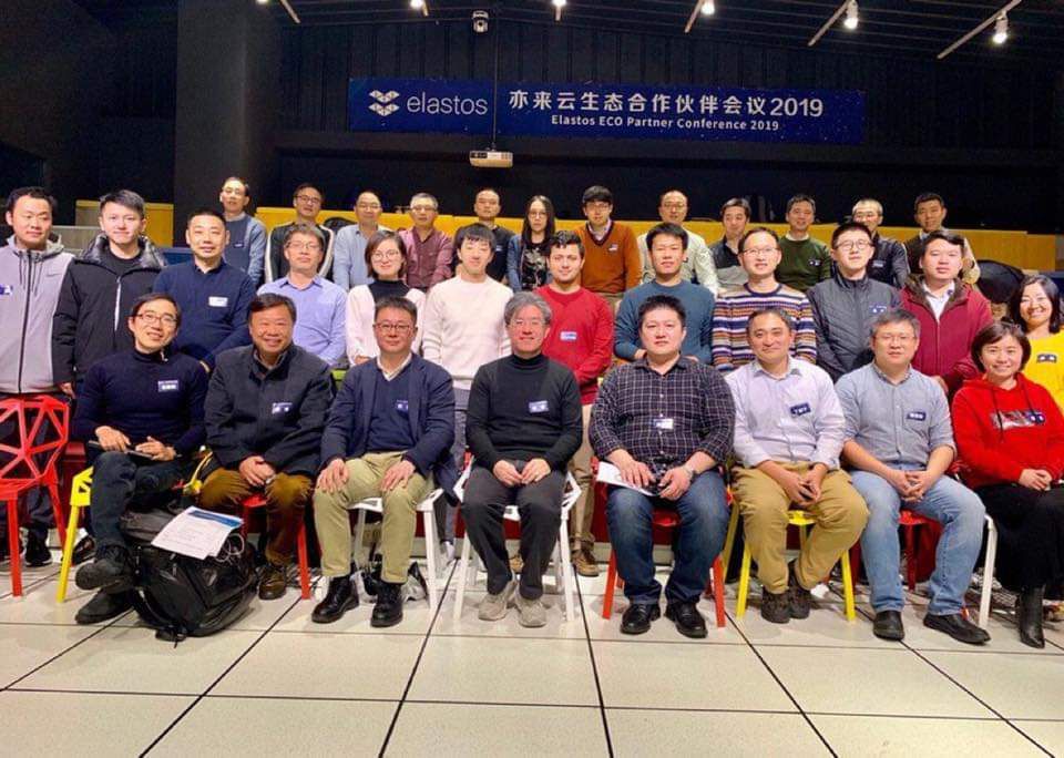 IoeXnetwork's tweet image. #ioeX CEO Aryan attended a crucial conference with several Elastos’s  partner which held by #Elastos on this Monday, the partnership including #Viewchain, #Bit.Game …etc.👨‍👨‍👦‍👦
😎R U looking forward to the future just like us?