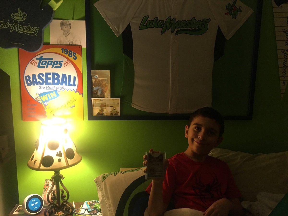 handyslunch's tweet photo. Thank you @Topps for making my little man happy today! #missinghit arrived in the mail ! @Braves AJ Minter auto! #toppsfamily #dadsonhobby @roseath is happy it’s not a @Yankees @VTLakeMonsters bedroom @TheJudge44 drawing https://t.co/LjBOuaLit1