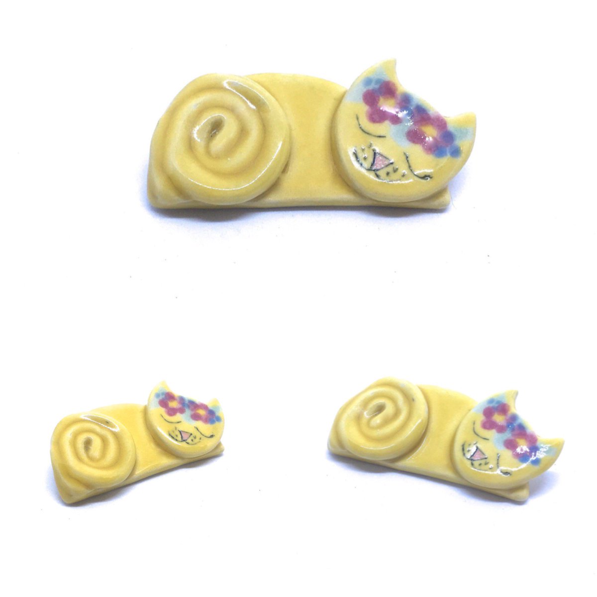 ZenCatPottery's tweet photo. Hand Painted Cat Pin https://t.co/dqS9BaK1CB #etsyspecialt #specialtoo #etsyteamunity #catjewelry #ceramicbrooch #ceramicpin #catpin #catlovergit #under10 #underten #ceramicjewelry #ceramics https://t.co/JtNLbXiRkC