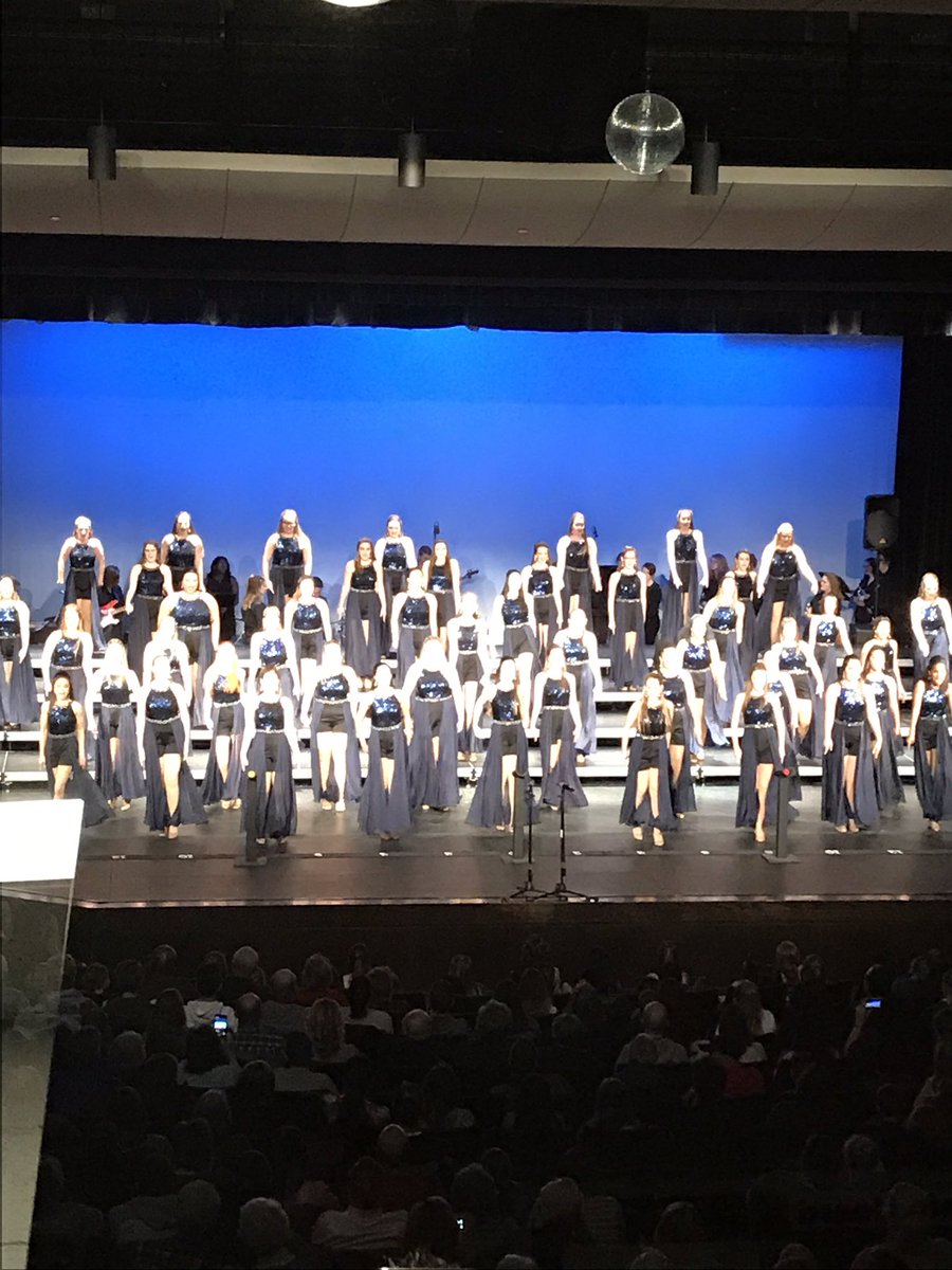 PLS_activities's tweet photo. Tremendous talent out here tonight in our show choir groups!  Special thanks to PMS for performing with us. https://t.co/TvFxdMDHeW