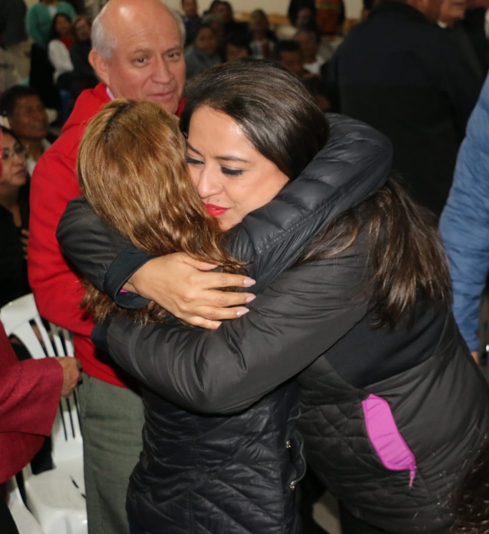 PaolaPabonC's tweet photo. Gracias por acogernos con alegría en la presentación de los candidatos de la RC, lista 5, Distrito Norte. Juntos vamos a hacer de Quito y de Pichincha un territorio de oportunidades. #PaolaEs5
@MashiRafael @FrankSamaniegoM @virgiliohernand @LuisaMaldonadoM @SoledadBenitezQ https://t.co/kivoSehtha