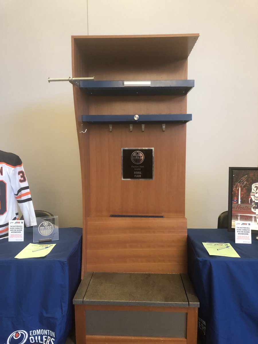 SpectrumAuth's tweet image. After 4 games away from home the @EdmontonOilers are taking on @FlaPanthers tonight! If you’re the lucky bidder on our auction items  maybe you’ll be taking home some of our new merch 🤩🤩 Stop by our tables to check us out! @Oil_Foundation