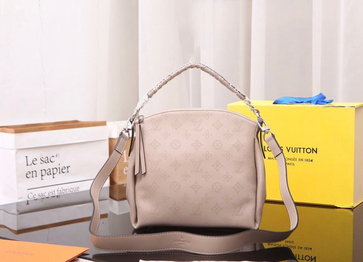 shopcatale's tweet photo. Babylone Chain BB are now available in my website🔥

Click the link in my bio👈🏼
.
.
.
.
#lv  #louisvuitton #vuitton #lvbag #lvbags #lvbagsforsale #bagsforsale #isellbags #bags #babylone https://t.co/6PvoA9HACU