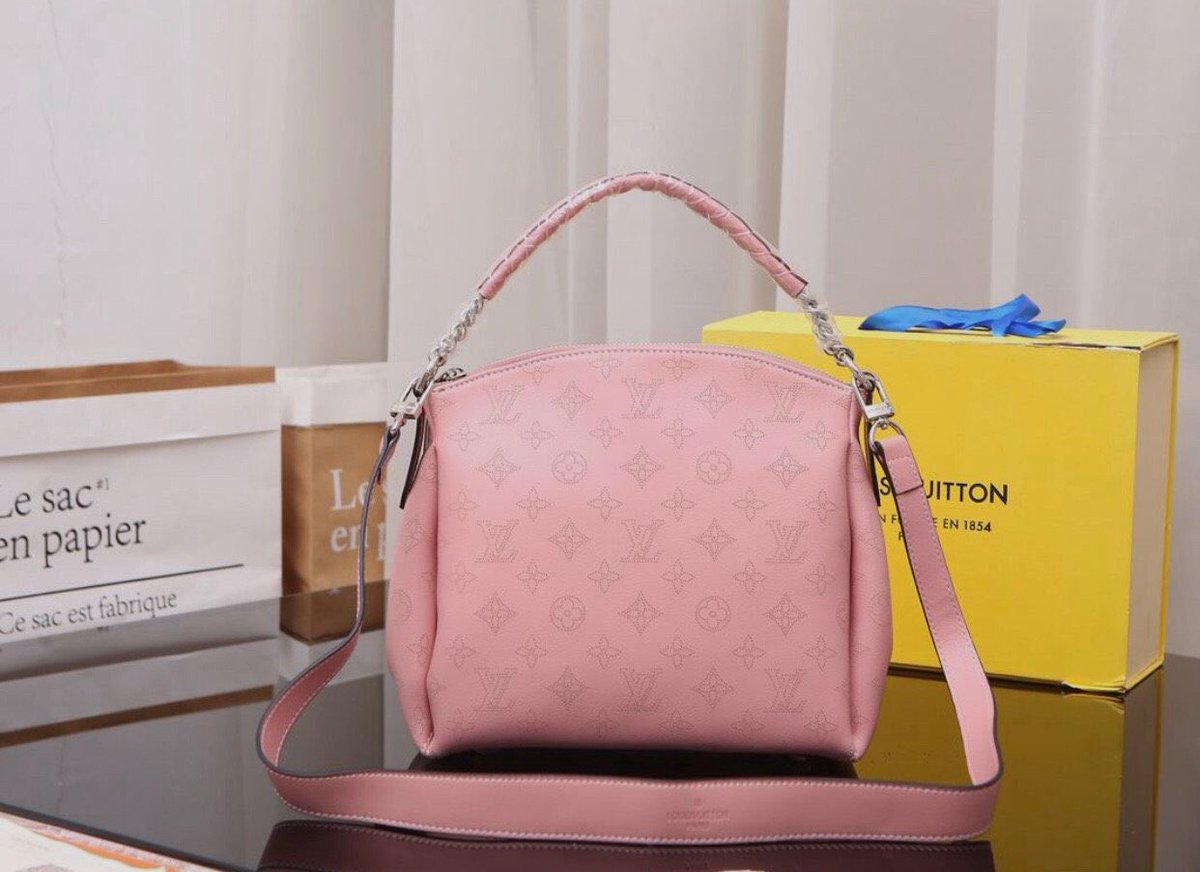 shopcatale's tweet photo. Babylone Chain BB are now available in my website🔥

Click the link in my bio👈🏼
.
.
.
.
#lv  #louisvuitton #vuitton #lvbag #lvbags #lvbagsforsale #bagsforsale #isellbags #bags #babylone https://t.co/6PvoA9HACU