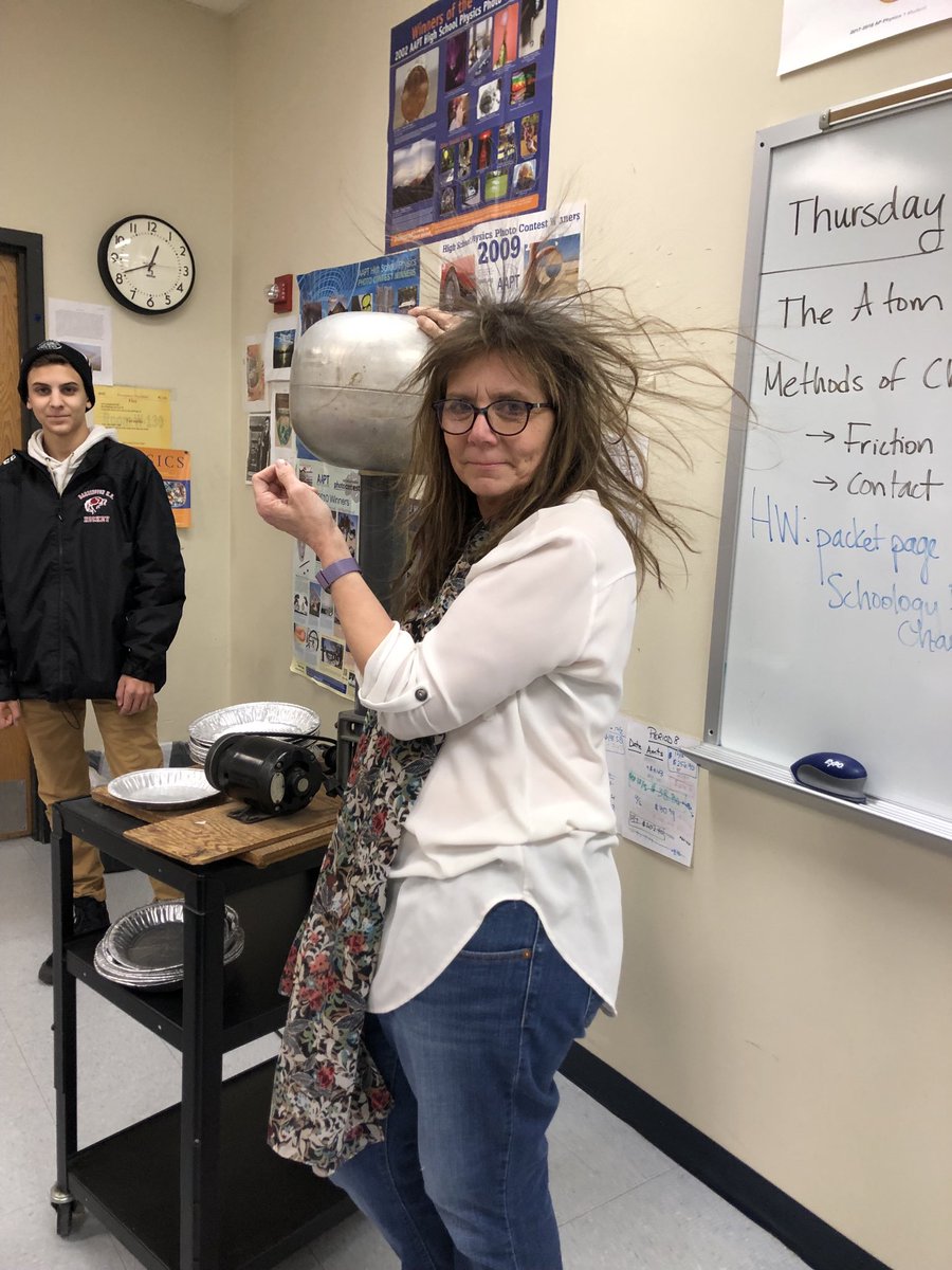 DKFizx's tweet photo. Great day to be demonstrating charging by contact.  #BHSPhysics ⁦@BarringtonHS220⁩ ⁦@jbaylor77⁩ https://t.co/RqEc6BTTAs