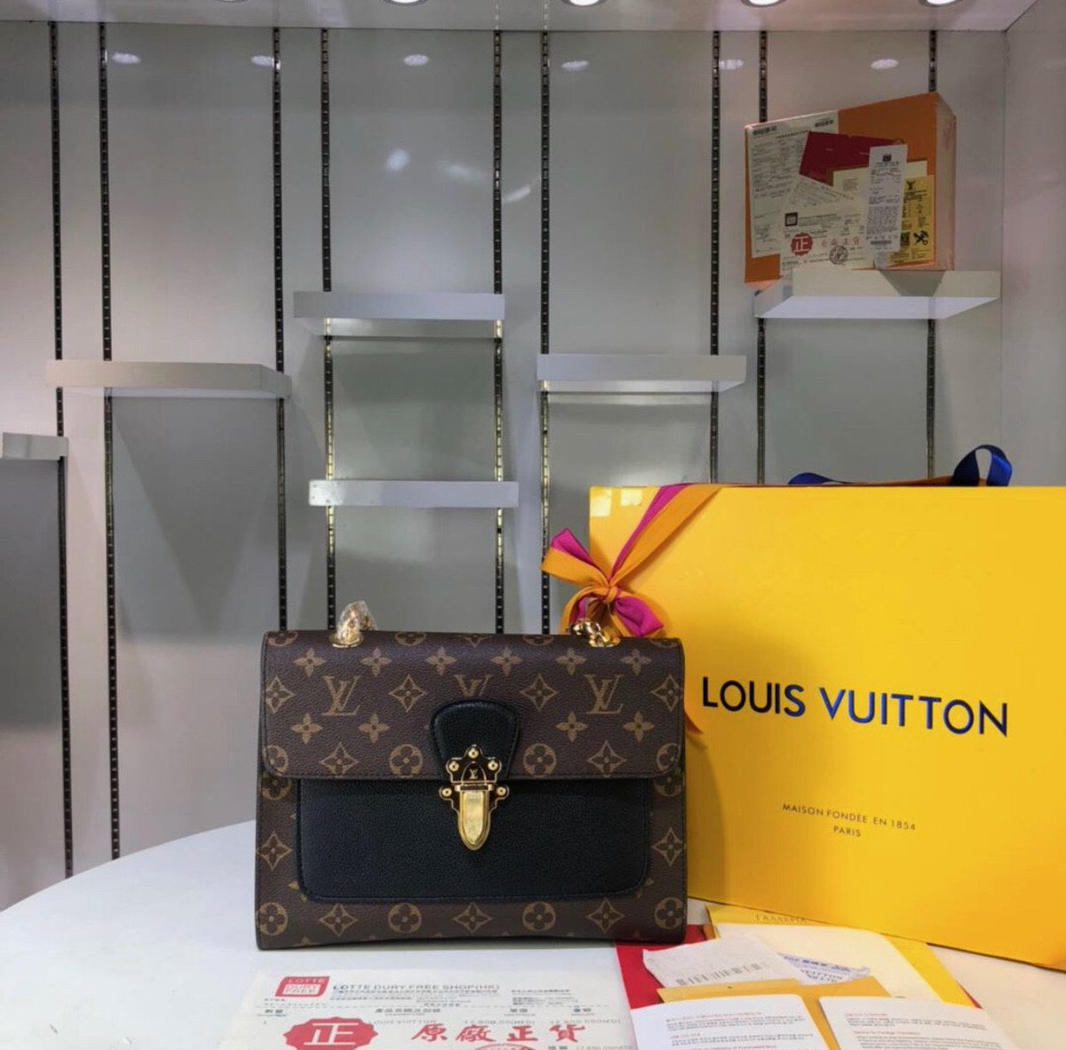 shopcatale's tweet photo. Monogram Victoire are now available in my website🔥

Click the link in my bio👈🏼
.
.
.
.
#lv #louisvuitton #vuitton #lvbag #lvbags #lvbagsforsale #bagsforsale #isellbags #bags #victoire #monogram #neverfullmm https://t.co/XJOhCLabC6