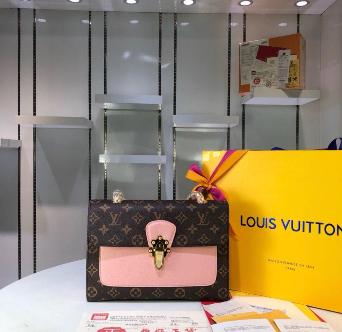 shopcatale's tweet photo. Monogram Victoire are now available in my website🔥

Click the link in my bio👈🏼
.
.
.
.
#lv #louisvuitton #vuitton #lvbag #lvbags #lvbagsforsale #bagsforsale #isellbags #bags #victoire #monogram #neverfullmm https://t.co/XJOhCLabC6