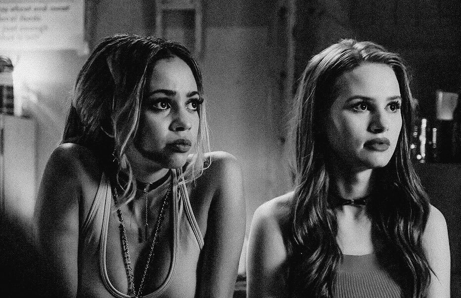 annedefenses's tweet image. choni is art