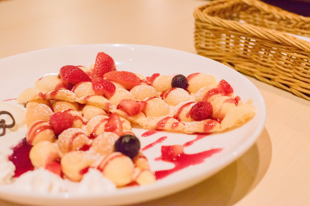 CafeToland's tweet photo. 発売当初から人気の #パッフル
『スペシャルストロベリー』

もちもちサクサクの食感と
甘酸っぱいいちご🍓との相性抜群✨
甘過ぎないのでランチにもオススメです✨

他にも多数メニューありますよ！

皆様の御来店お待ちしております😊
open:11:00～19:00

大須の隠れ家カフェ #TOLAND https://t.co/tOzEv3J3Qa