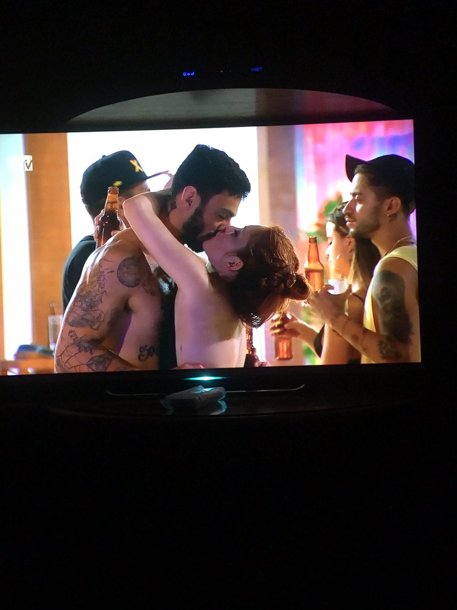 mafiashippers's tweet photo. lureu tá vivissimo! chupaaaaaa #ayto4 https://t.co/rcxZrNm6gJ