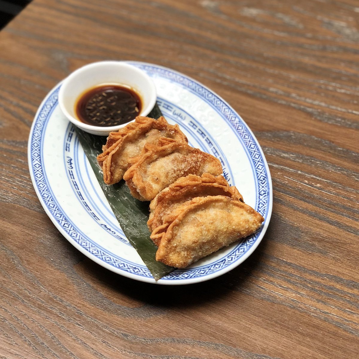 VijayKhot10's tweet photo. Fried Tofu Dumpling with Black Vinegar and chilli oil #vegetrain #dumpling #tofudumpling #asiancuisine #bigflavour #cheflife https://t.co/StArkzDvuk
