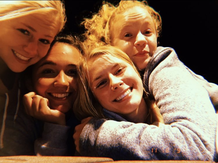 claudia_bigalke's tweet photo. happy birthday catherineeee⭐️ i love u so soooo much🧜🏻‍♀️❤️🤠😘💕 @catherinehandy8 https://t.co/yuPtsI6Tgq