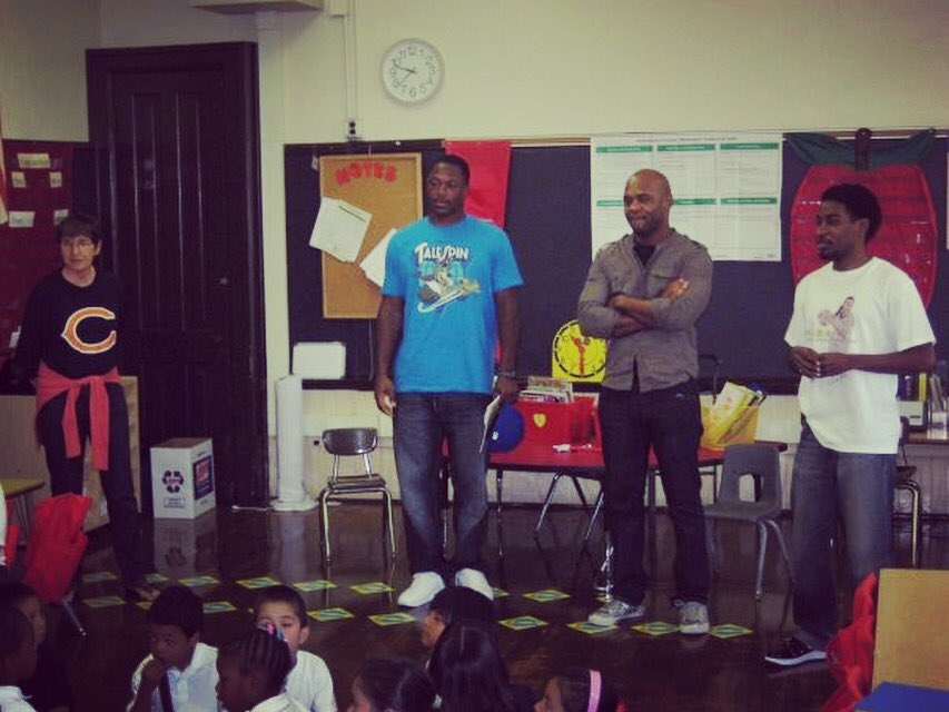 JEDImindedQue's tweet photo. #TBT to when I took my bigger little brother retired @ChicagoBears & @Raiders LB #NickRoach to surprise the babies in #Chicago. Another time we pulled up to serve frozen yogurt out of a food truck w/ my @espn homie @SarahSpain! We made an appearance on @WindyCityLIVE https://t.co/DVBUC3mgnX