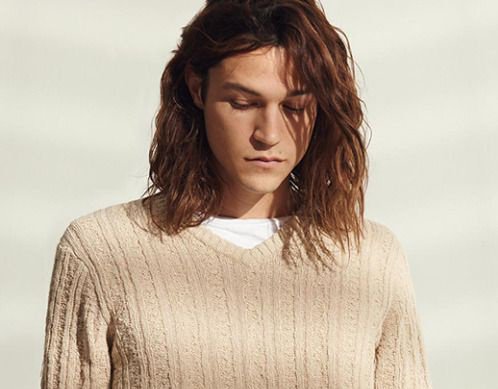 "ʙᴇɪɴɢ ᴍᴀʀʀɪᴇᴅ ᴍᴇᴀɴs ᴡᴇ ғʀᴇǫᴜᴇɴᴛʟʏ sᴛᴇᴀʟ ᴇᴀᴄʜ ᴏᴛʜᴇʀs' ᴄʟᴏᴛʜᴇs-" 》