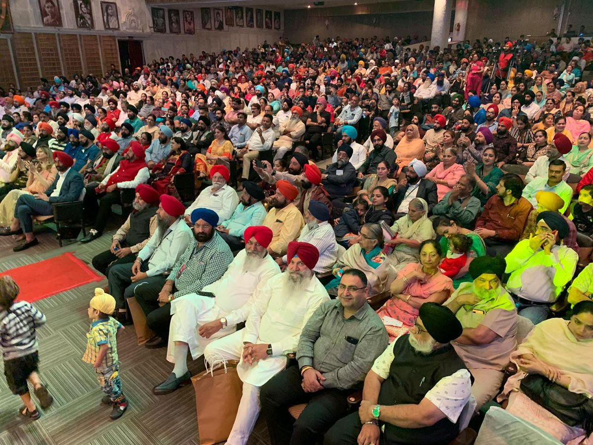 BSLaddiOfficial's tweet photo. Last Night At Mumbai #LohriFunction with MyFriends and Huge People https://t.co/wVTVFzBI40