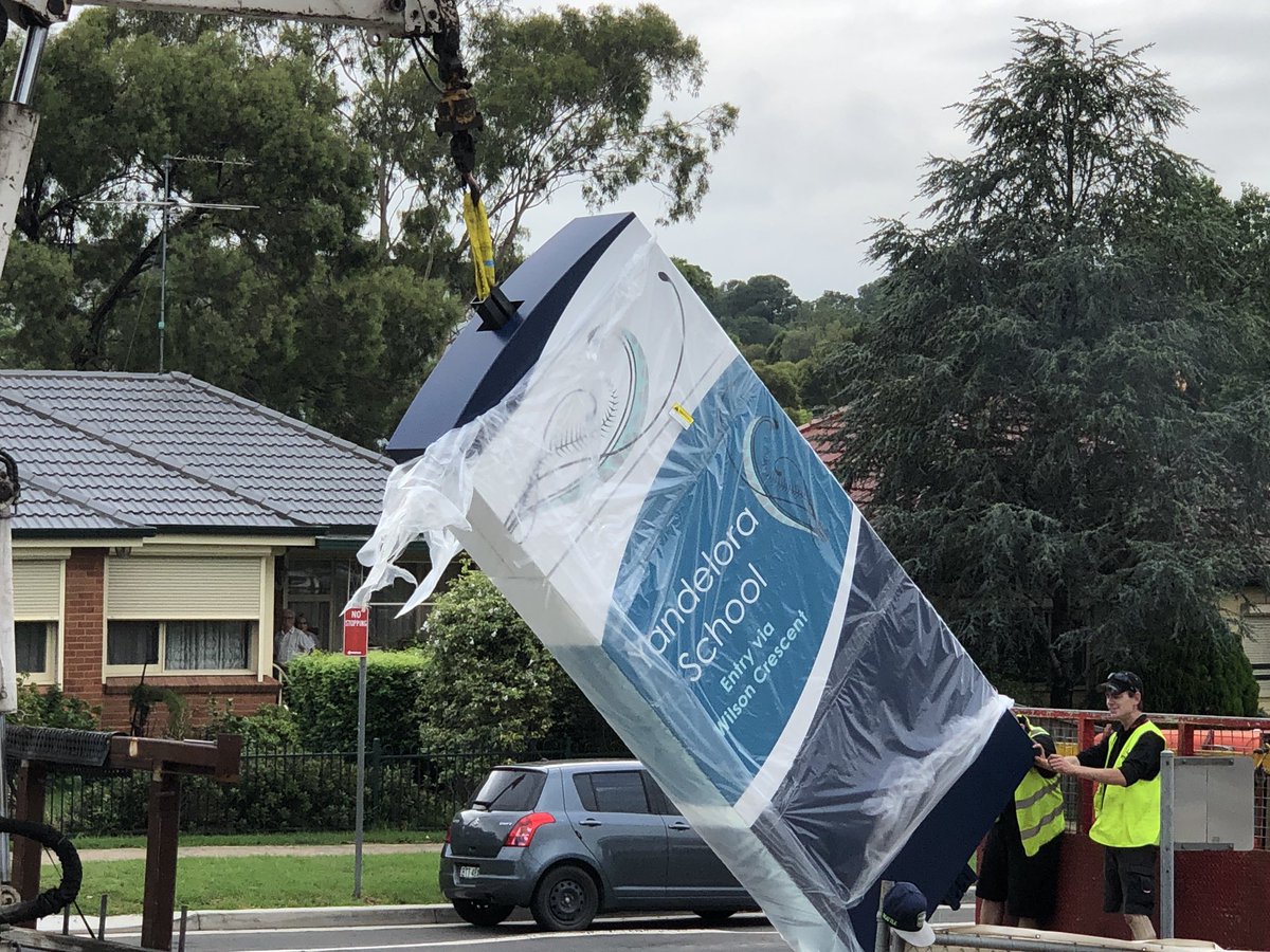 JacquelineLoc10's tweet photo. I was excited today to see the installation of the amazing school sign on Richardson Rd. No one will miss it. @cdtasker @JRaciborska @LynneIrvine14 https://t.co/8n0uXjW4rw