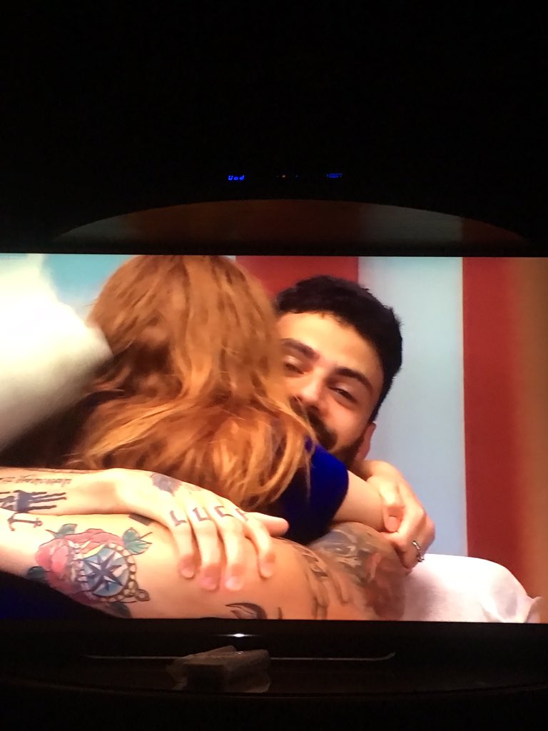 mafiashippers's tweet photo. iti malia, o abracinho deles quando ela chegou!!! o peito do lulu ta aliviado 💕 #ayto4 https://t.co/35PrmE3fDi